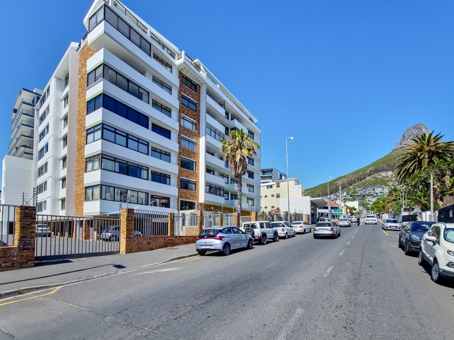 2 Bedroom Property for Sale in Sea Point Western Cape